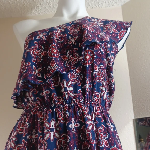 Francesca’s Maxi Dress. Style Jadeen Size Small shoulder. - Picture 7 of 15